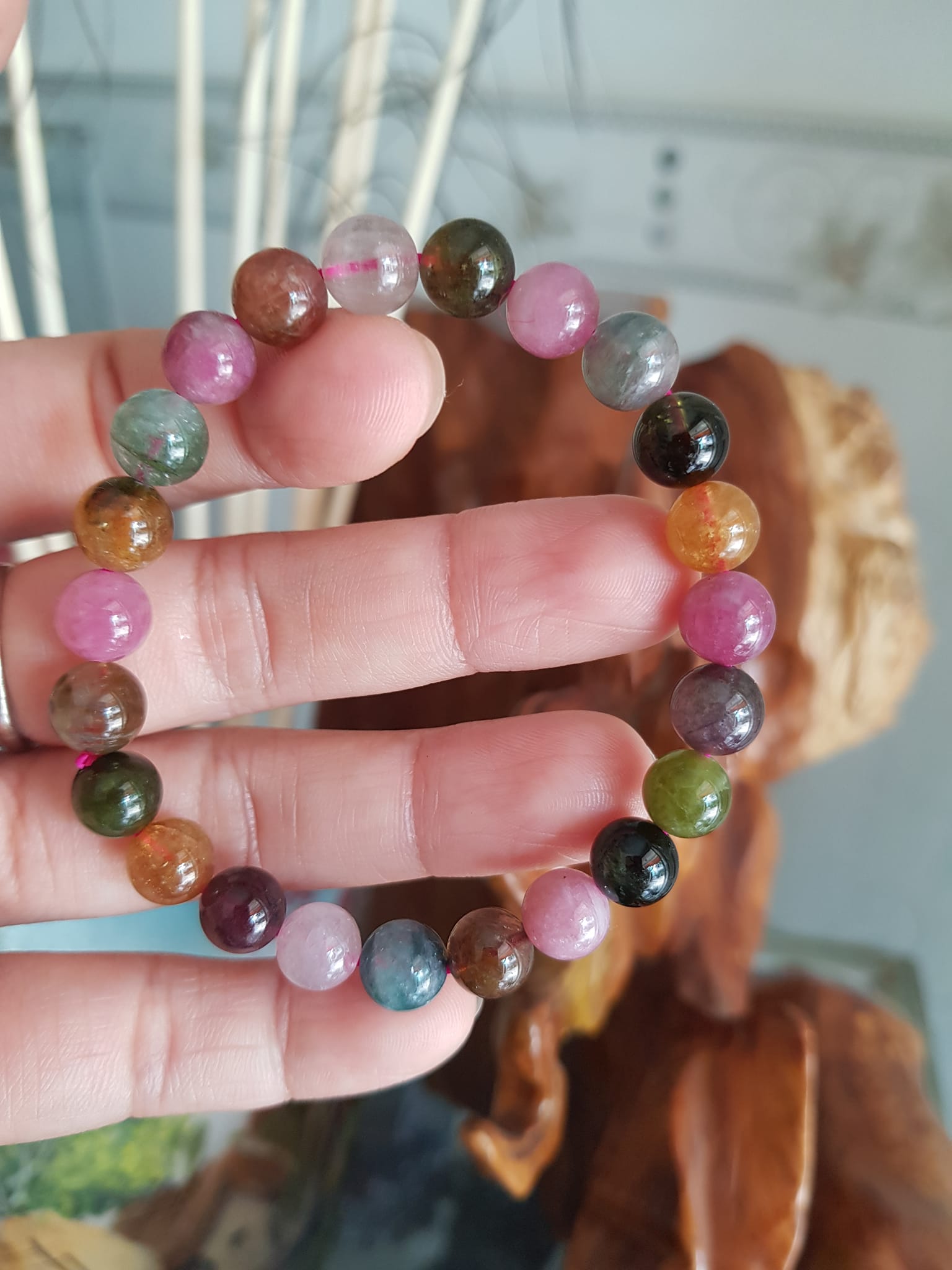 Vòng tay phong thủy đá tourmaline tự nhiên size vòng 8ly bóng mượt đẹp Nữ đeo vòng tay đá tourmaline màu tươi trẻ bóng mượt đem đến sự may mắn, vui tươi, thịnh vượng tài lộc ạ