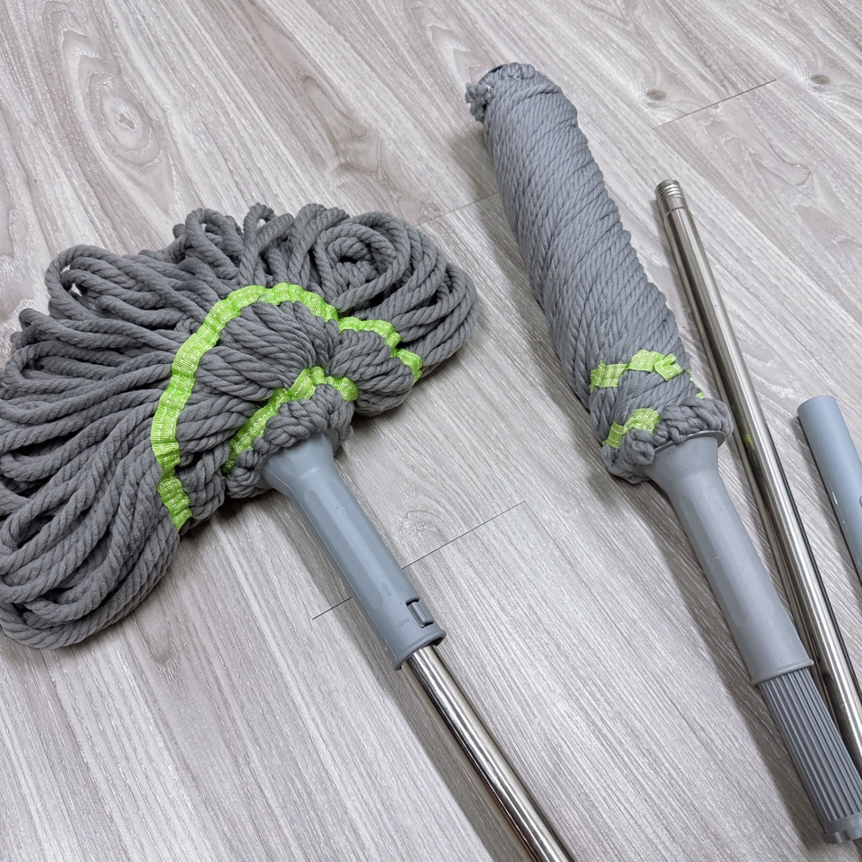 Cây Lau Nhà Vắt Tay Trợ Lực Tròn Chuyên Dụng Siêu Bền (Giao màu ngẫu nhiên)