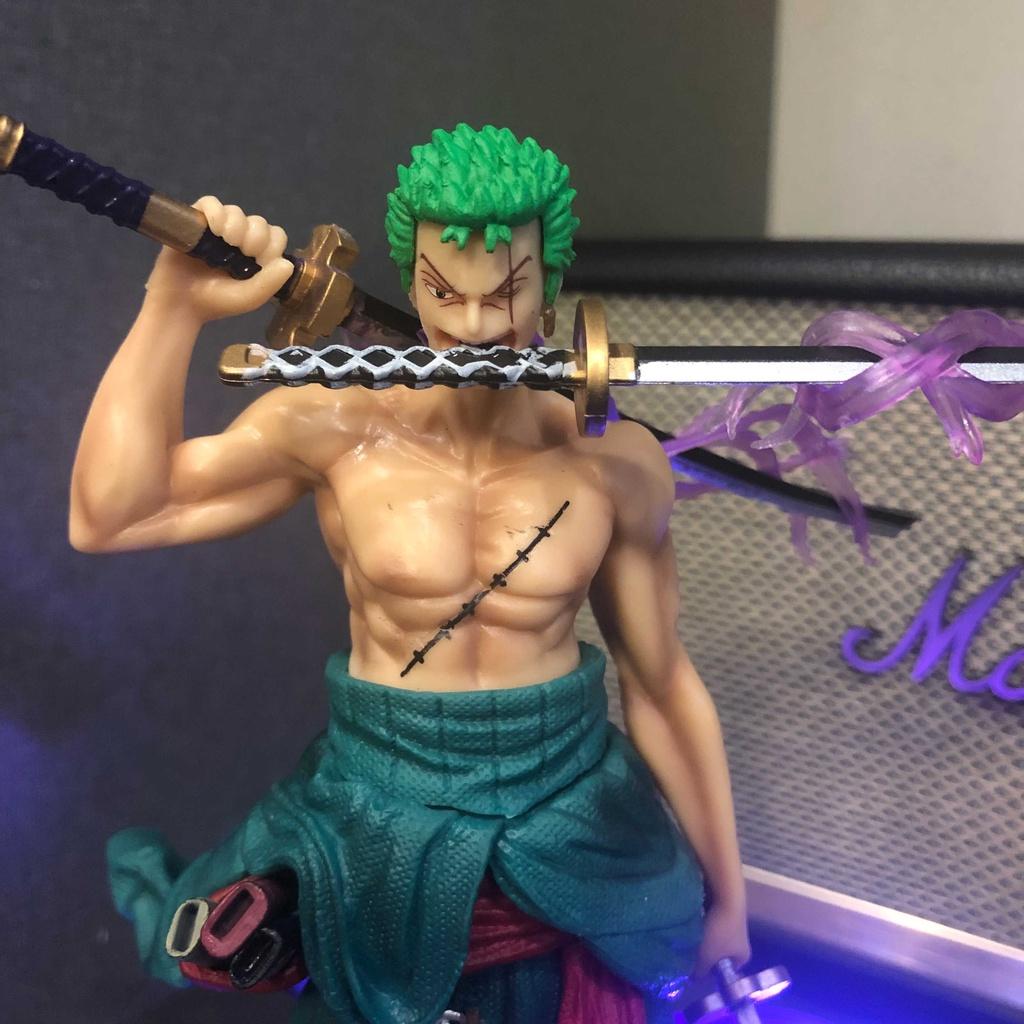 Figure / Mô hình Zoro 21 cm có LED