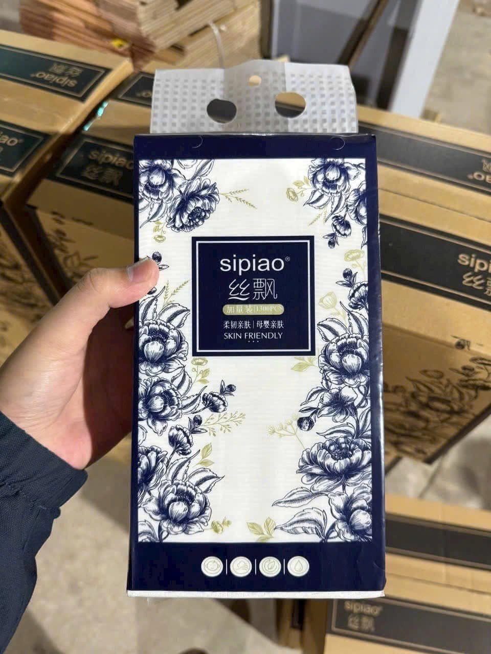 Bịch Giấy Rút Treo Tường Đa Năng Sipiao Hoa Xanh Đen 1300 Tờ Thấm Hút Tốt