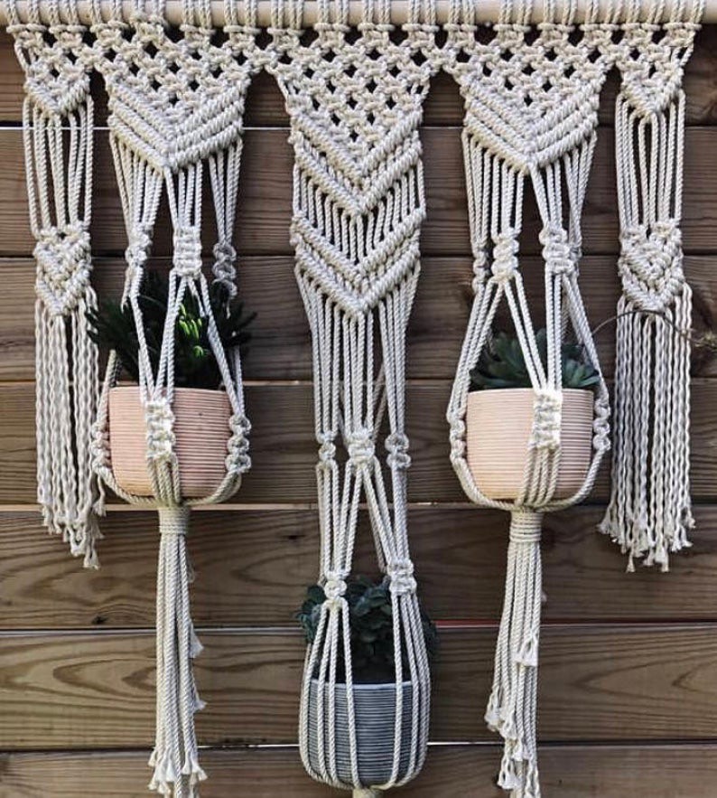 Dây  Macrame treo 3 chậu cây cảnh, lọ hoa trang trí treo tường. Nghệ thuật tết dây thủ công . Dây  Macrame treo 3 chậu cây cảnh, lọ hoa trang trí treo tường. Nghệ thuật tết dây thủ công . DTM03