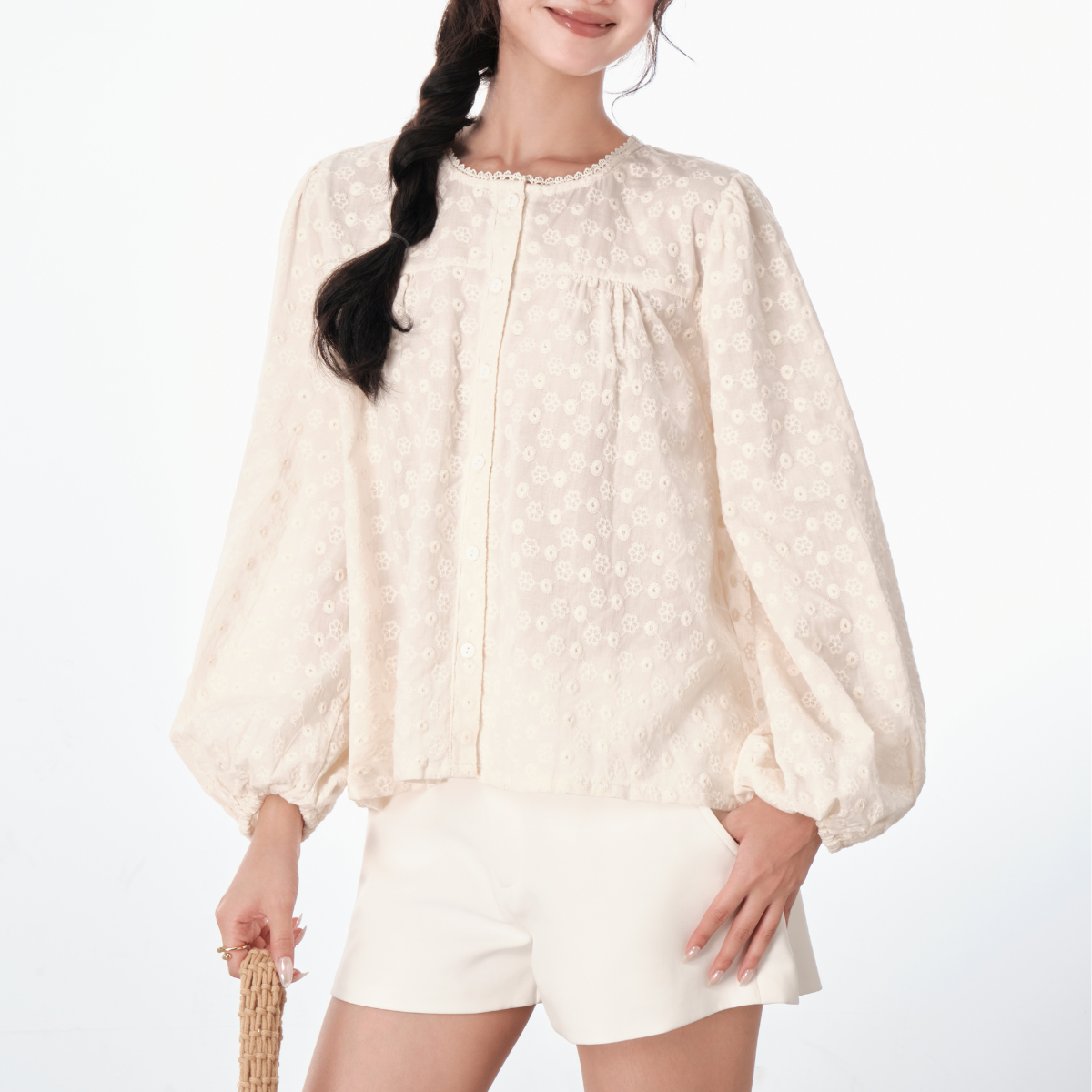 Áo sơ mi nữ thêu hoa tay dài bồng cổ tròn phong cách Liam Miều Est.2013
