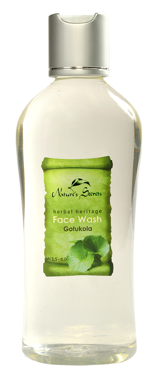 2.Nước rửa mặt thảo dược chuyên sâu Natures Secret - Herbal Heritage chiết xuất rau má, dung tích 215 ml.
