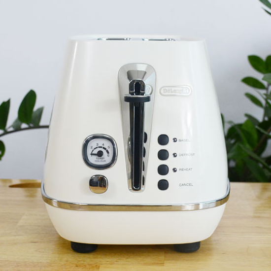 Máy Nướng Bánh Mì Distinta Delonghi CTI 2103.W (900W) - Trắng - Hàng Chính Hãng