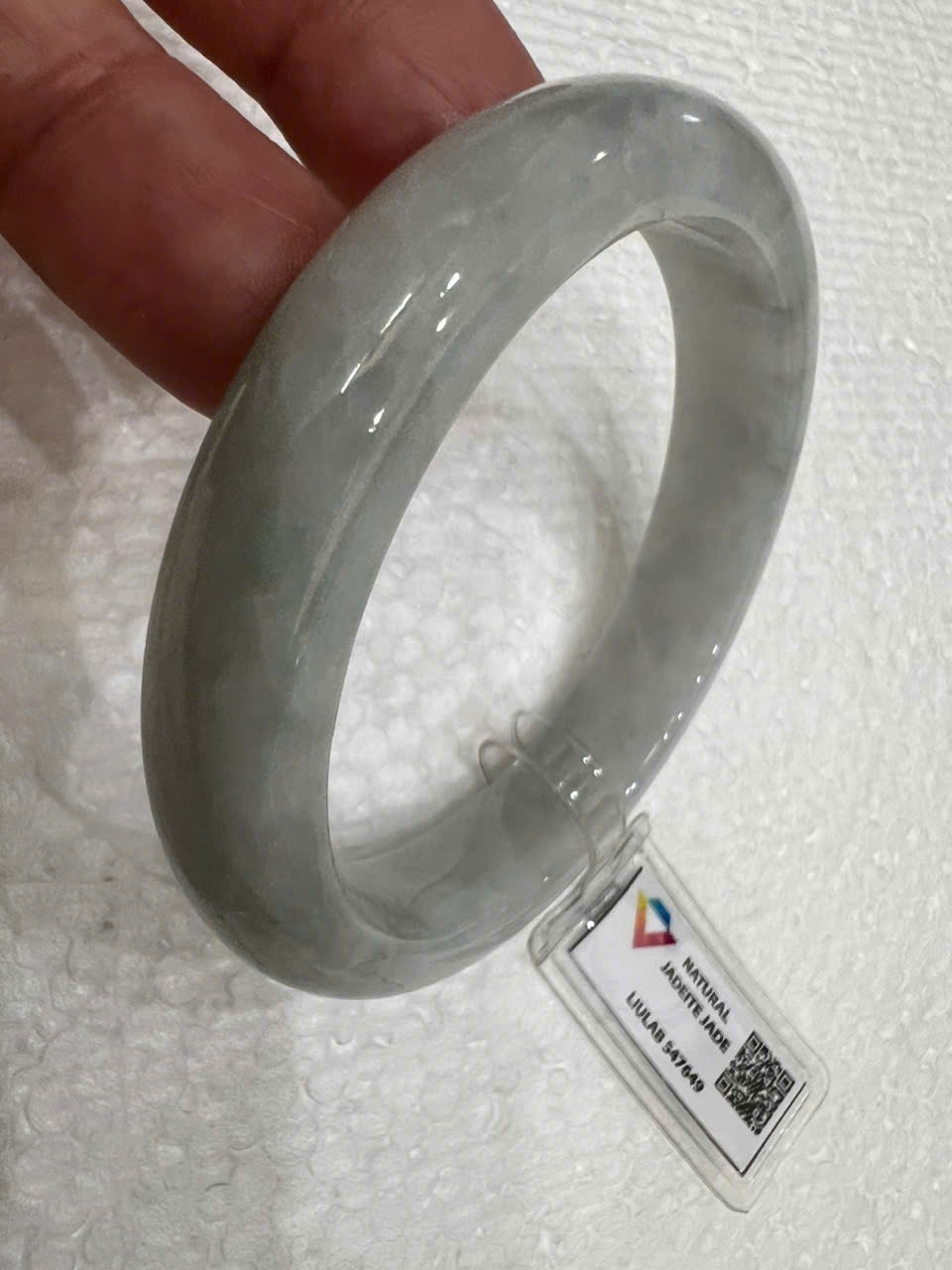 Vòng Cẩm Thạch Tự Nhiên Bản Hẹ Type A Ni 55mm Cao 12mm Dầy 8mm Kiểm Định Liulab 547649 Màu Trắng Bông Bông bóng sang đẹp xinh xắn các Chị mệnh Kim mệnh Thủy 53kg - 58kg đeo tay sang sịn ạ