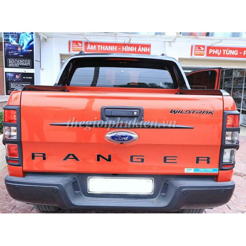 Ốp trang trí tay mở cốp sau Ford Ranger