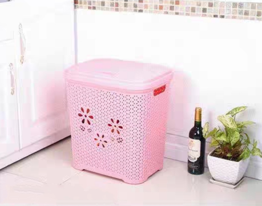 Giỏ nhựa có nắp hoa đựng quần áo