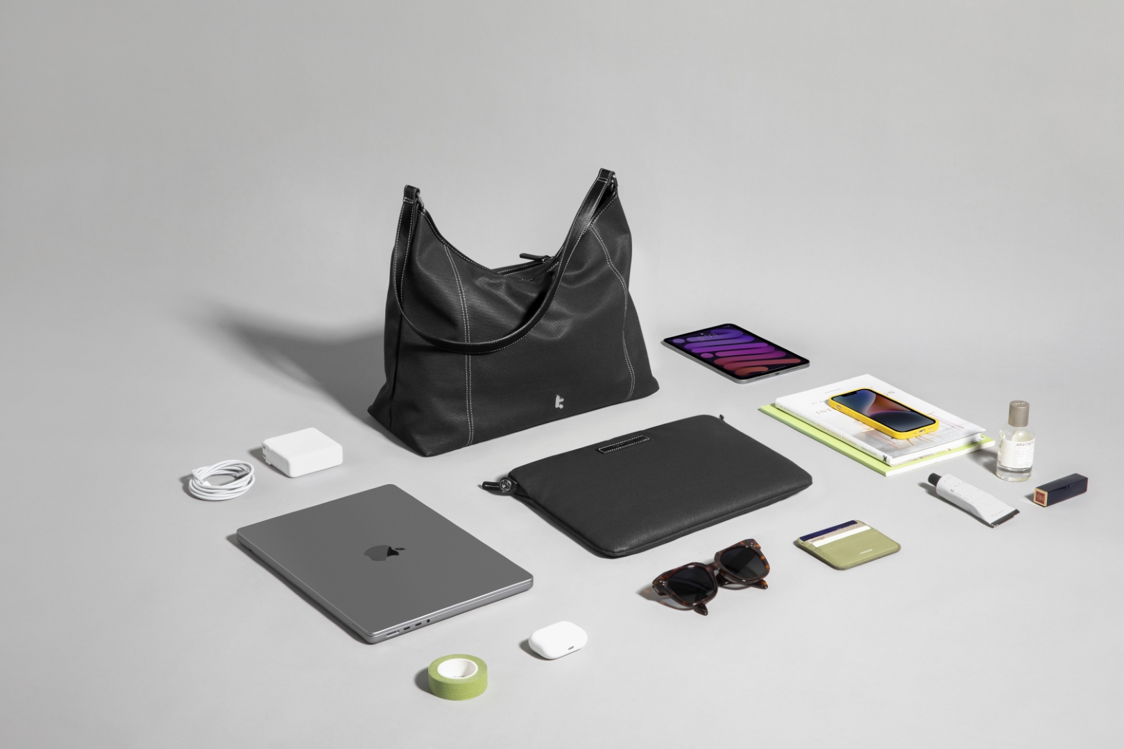 Combo Túi Xách Và Túi Chống Sốc Tomtoc Versatile - T28 Laptop Tote T28M1