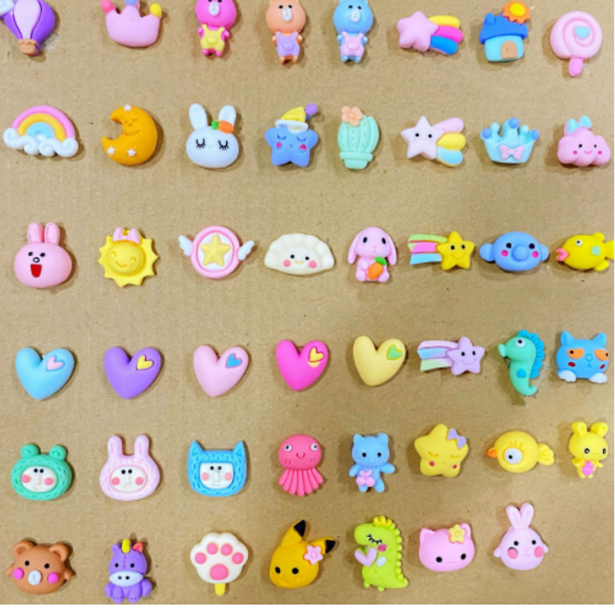 Bộ 4 Sticker 3D Hoạt Hình Cute, Nhãn Dán Cho Ốp Lưng Điện Thoại, Bình Nước, Nón Bảo Hiểm, Giày Dép… (Giao Mẫu Ngẫu Nhiên)