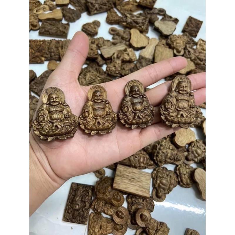Vòng đeo cổ trầm hương tốc tự nhiên.