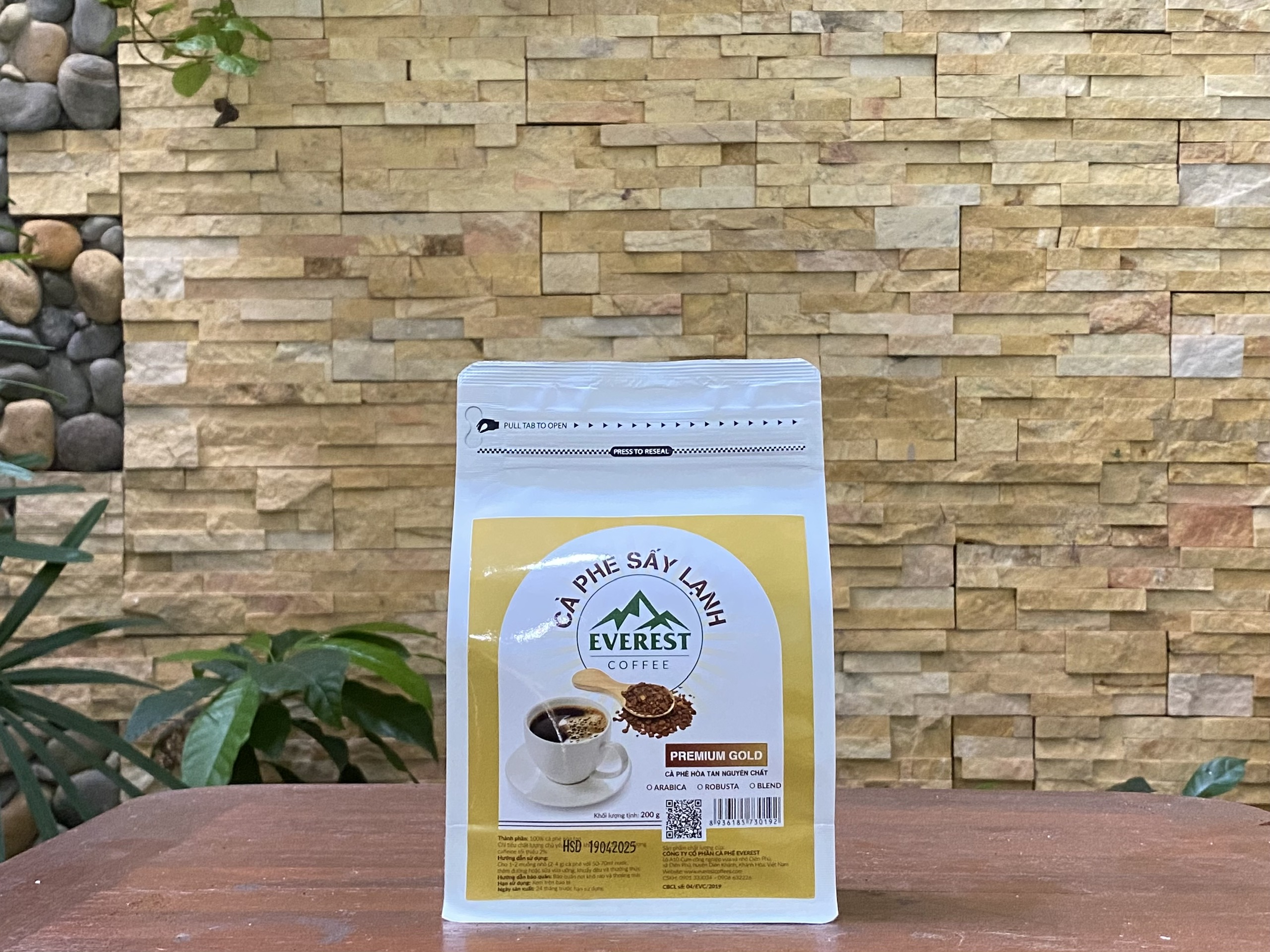 Cà Phê Hòa Tan Sấy Lạnh Nguyên Chất PREMIUM GOLD EVEREST COFFEES. Tiêu Chuẩn FDA Hoa Kỳ