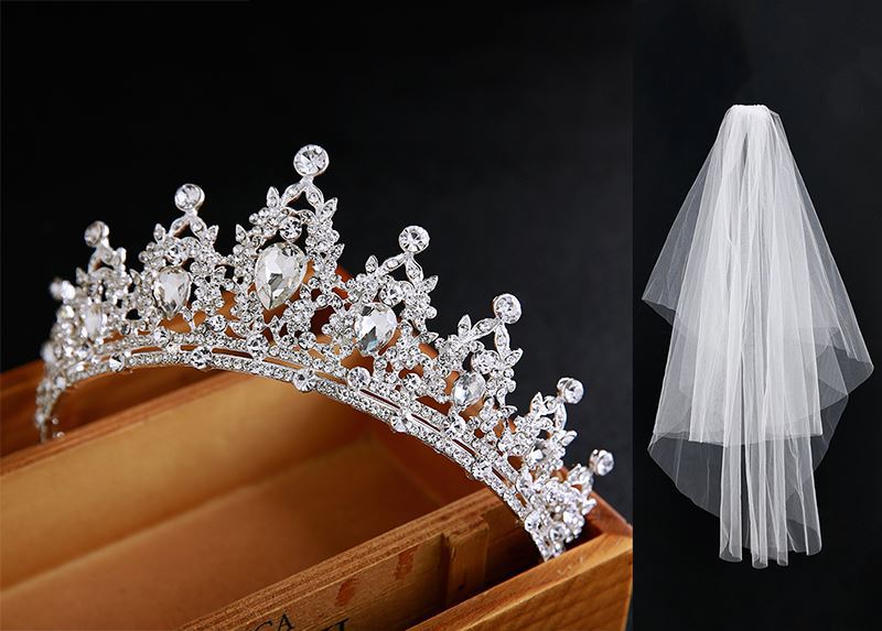 Set vương miện cô dâu, bông tai ngọc trai dài và lúp voan cài tóc cô dâu xinh đẹp