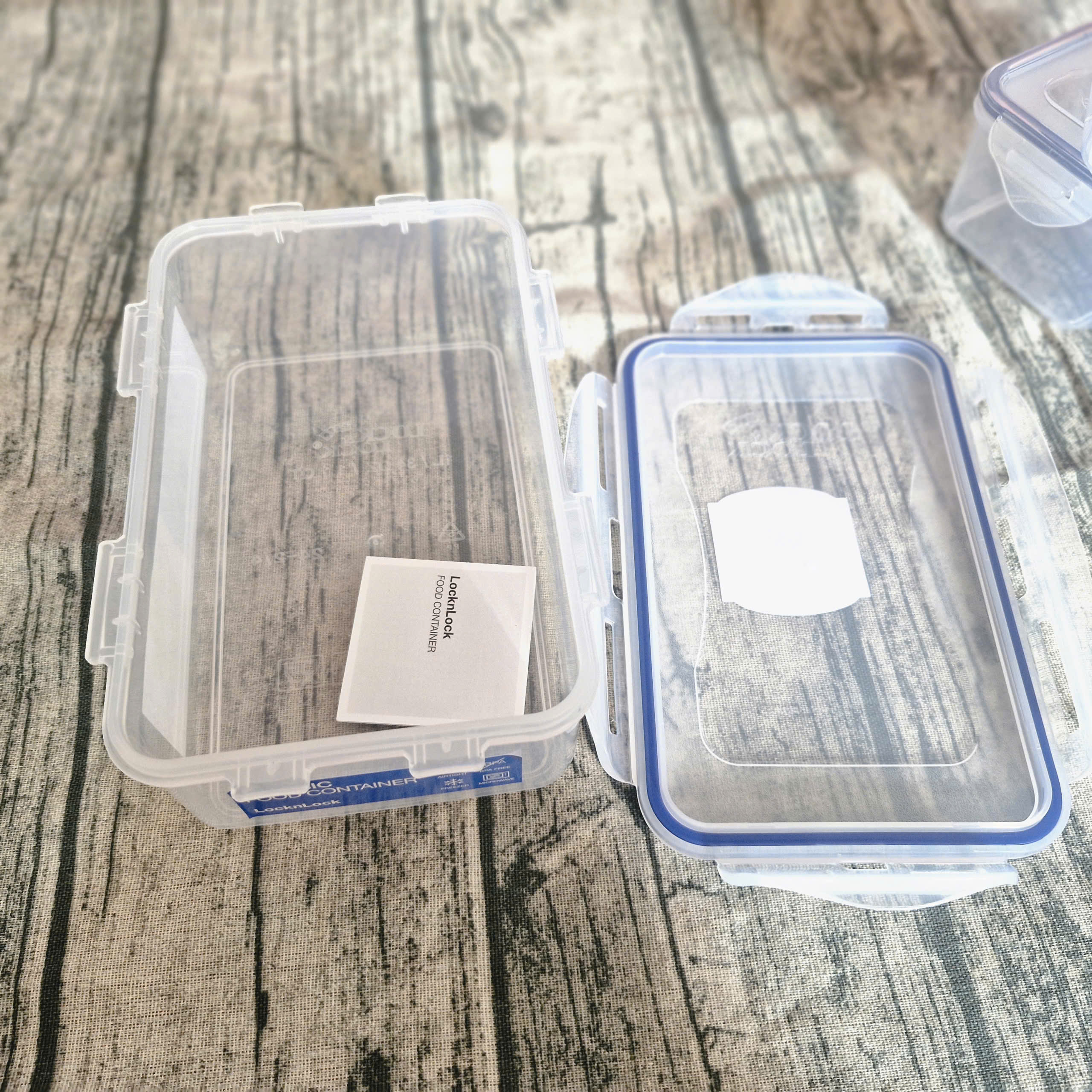 Bộ 3 Hộp Nhựa Classic Lock&Lock Hình Chữ Nhật Khóa 4 Cạnh Kín Hơi (1 Hộp 1L và 2 Hộp 470ml)