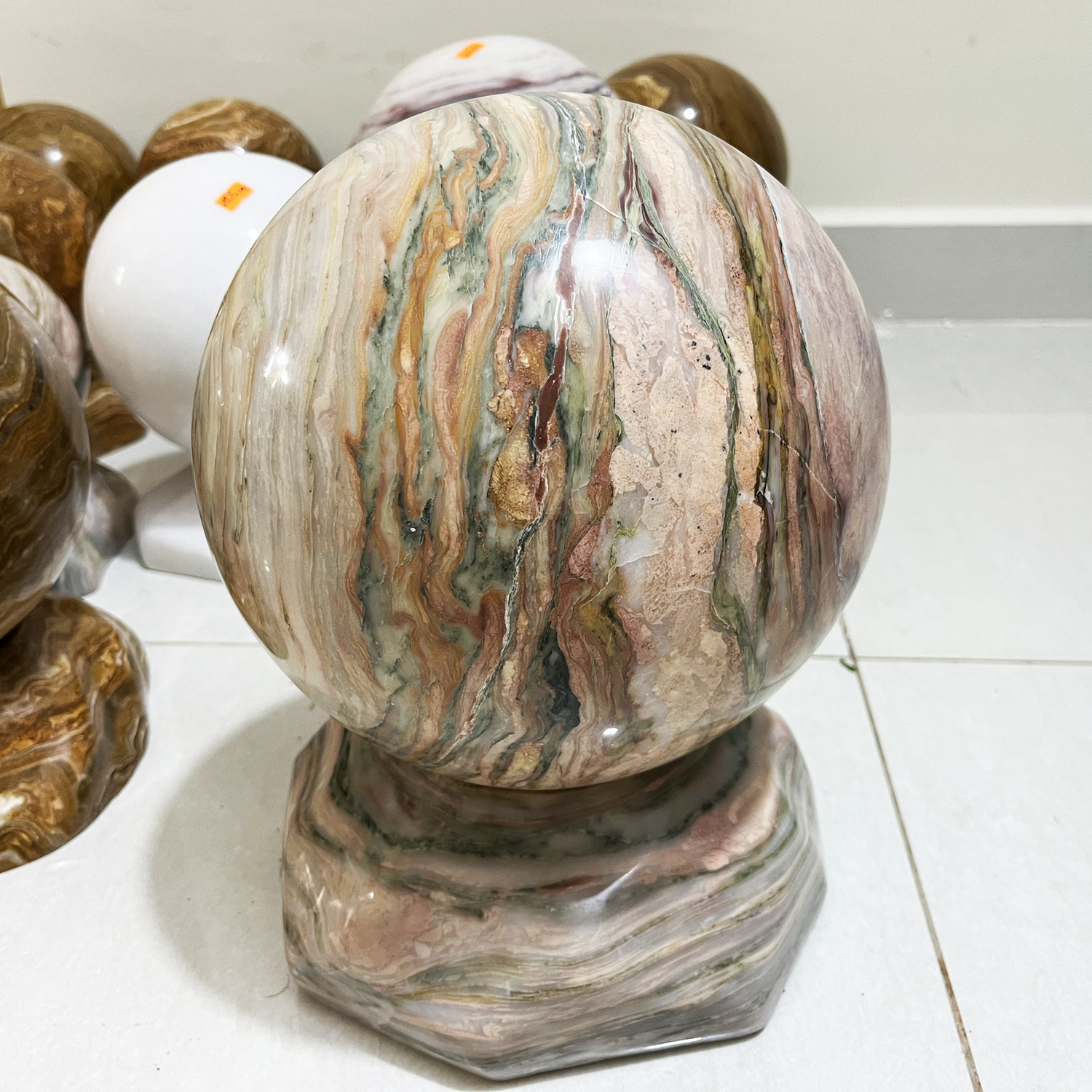 Cầu bi đá tự nhiên phong thủy đường kính 23 cm, nặng 22 kg đa sắc không kén mệnh