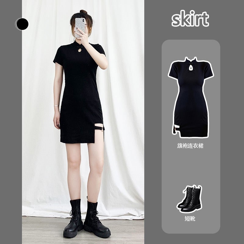 Đầm body cổ tàu khoét ngực gợi cảm đen phối choker chân