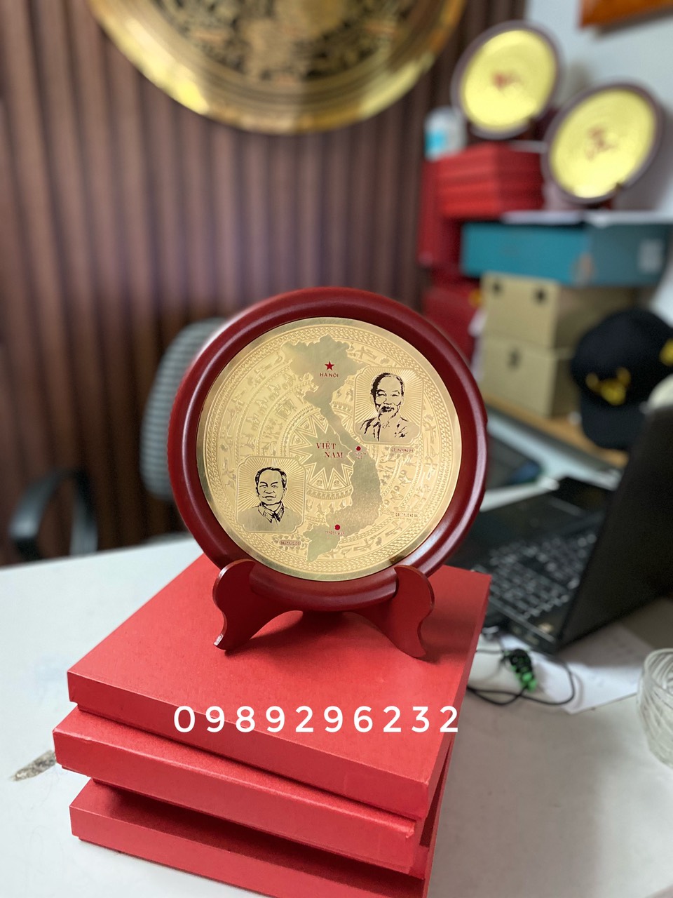 Sản Phẩm đĩa quà tặng hoa văn Cụ Hồ