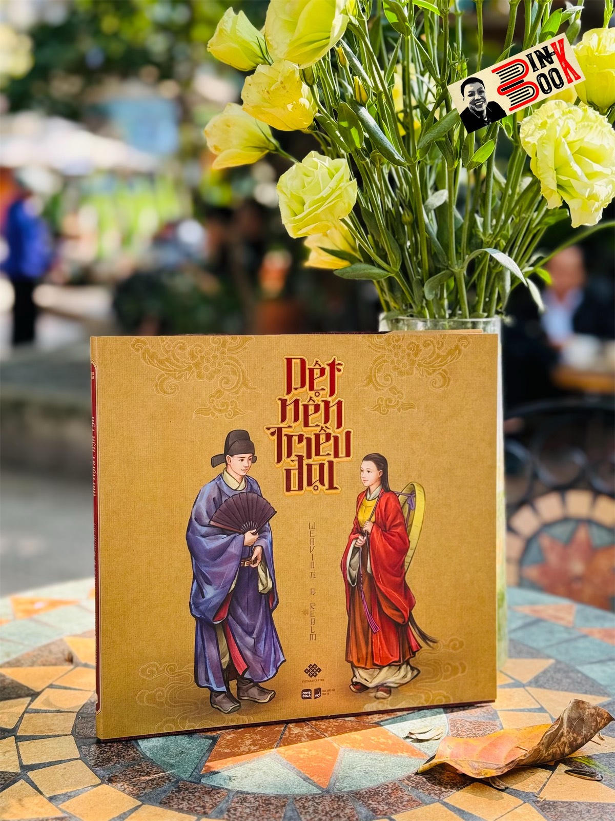 DỆT NÊN TRIỀU ĐẠI - Vietnam Centre - Comicola - NXB Dân Trí