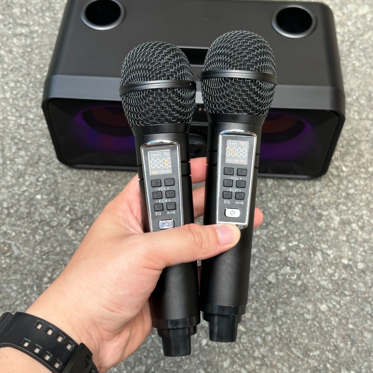 Loa Bluetooth SD317 - Nhỏ Gọn Đầy Mạnh Mẽ, Âm Thanh Chất Lượng, Đèn RGB Nhiều Màu Sắc, Tặng Kèm 2 Micro Không Dây Thông Minh Chống Nhiễu Giọng. Hàng Chính Hãng