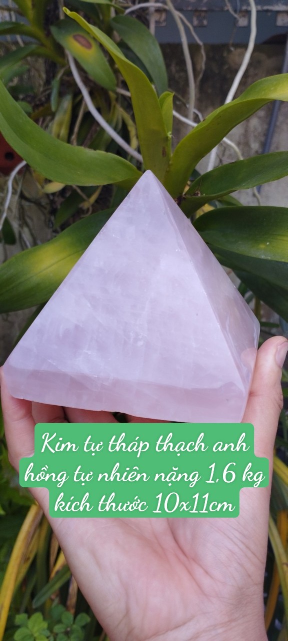 Kim Tự Tháp Thạch anh hồng 1,6 kg kích thước 10 x 11 cm