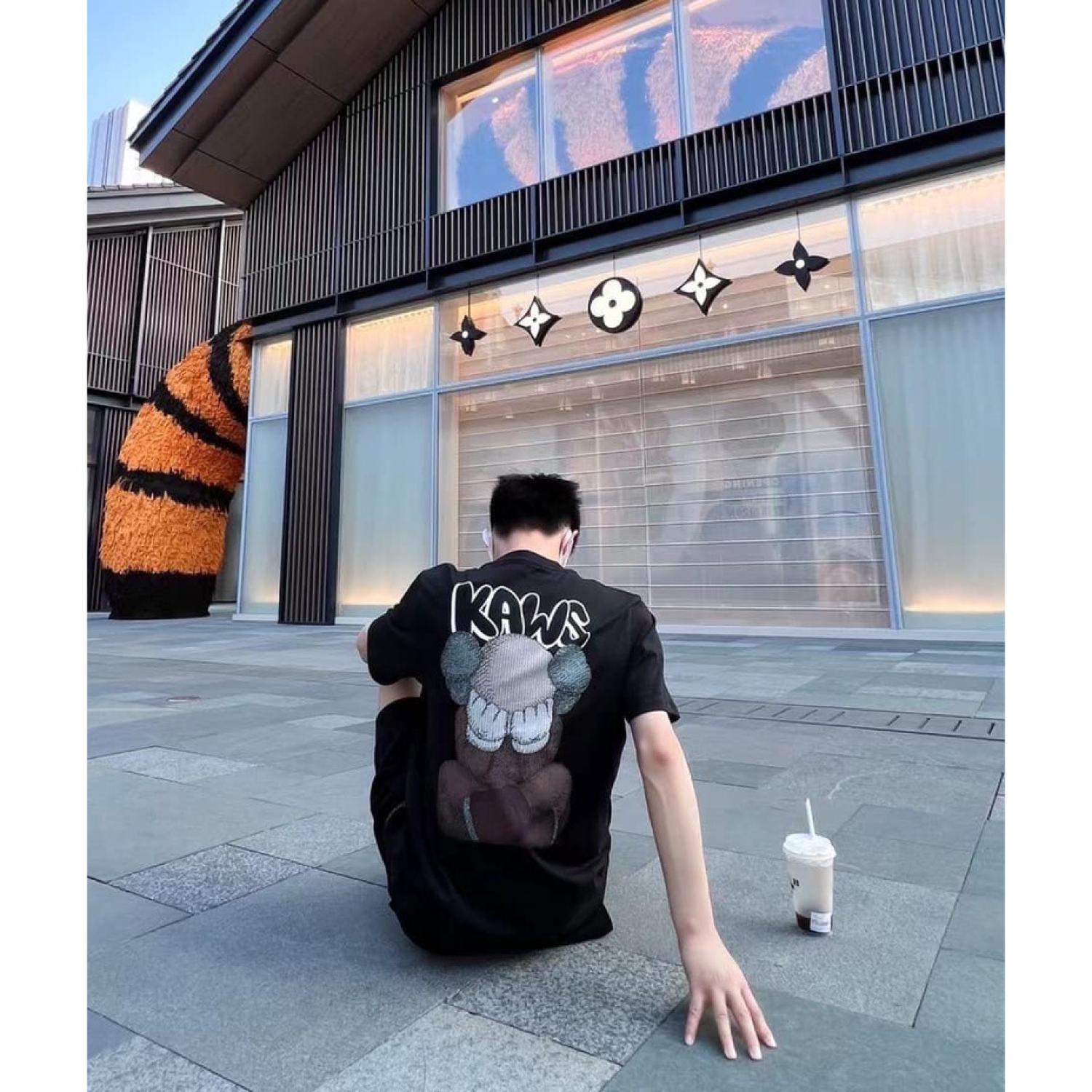 Bộ Quần Áo Nam Nữ Unisex In Hình KAWS Cổ Tròn Tay Lỡ Phong Cách Trẻ Trung Cá Tính Năng Động