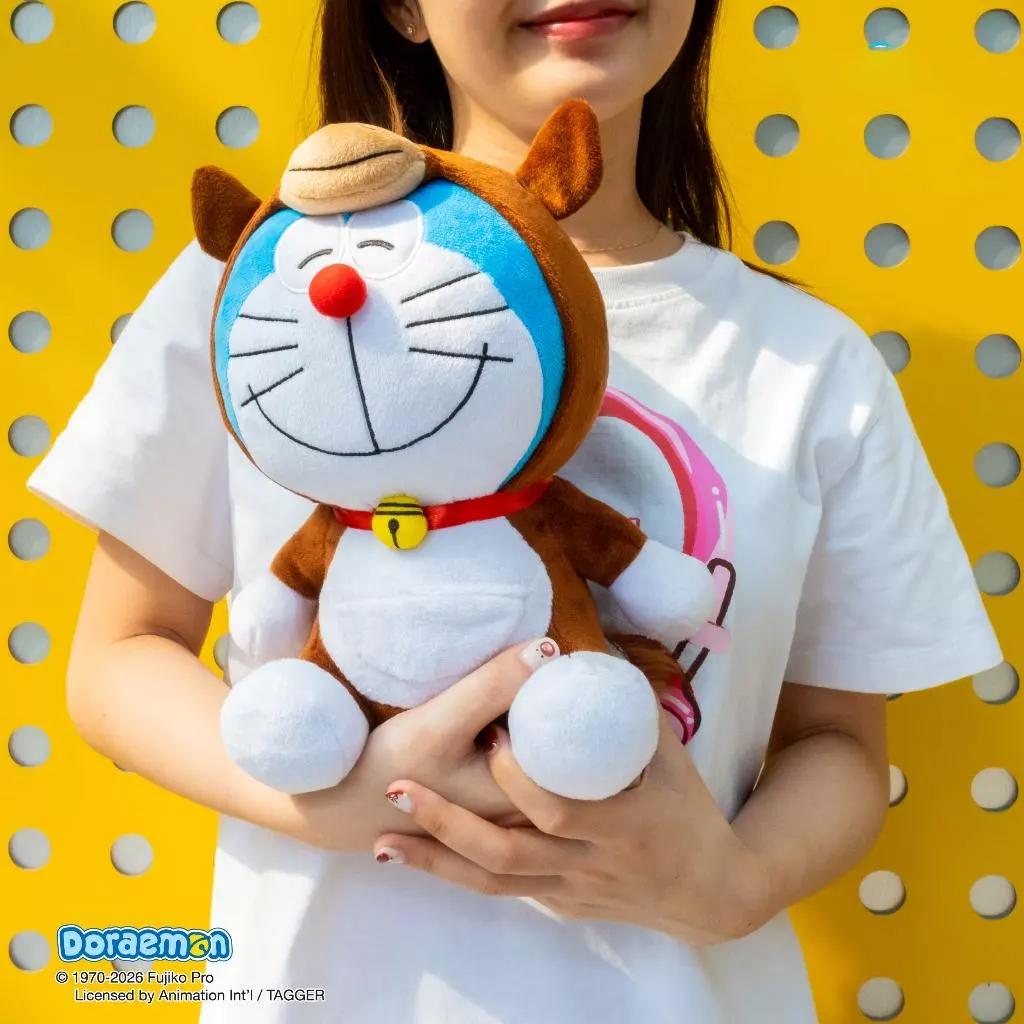 Thú Bông Doraemon - Phiên Bản Đặc Biệt Tết Bính Ngọ 2026 - 23 cm - Tagger