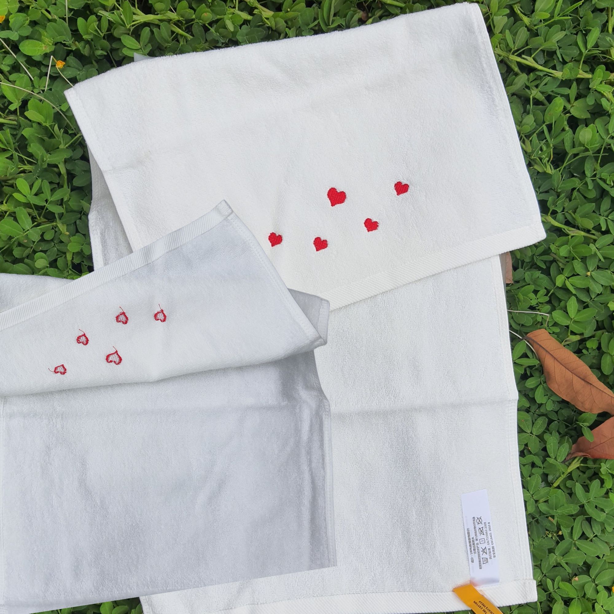 Khăn Tắm Cotton Màu Trắng Thêu Hình Sang Trọng