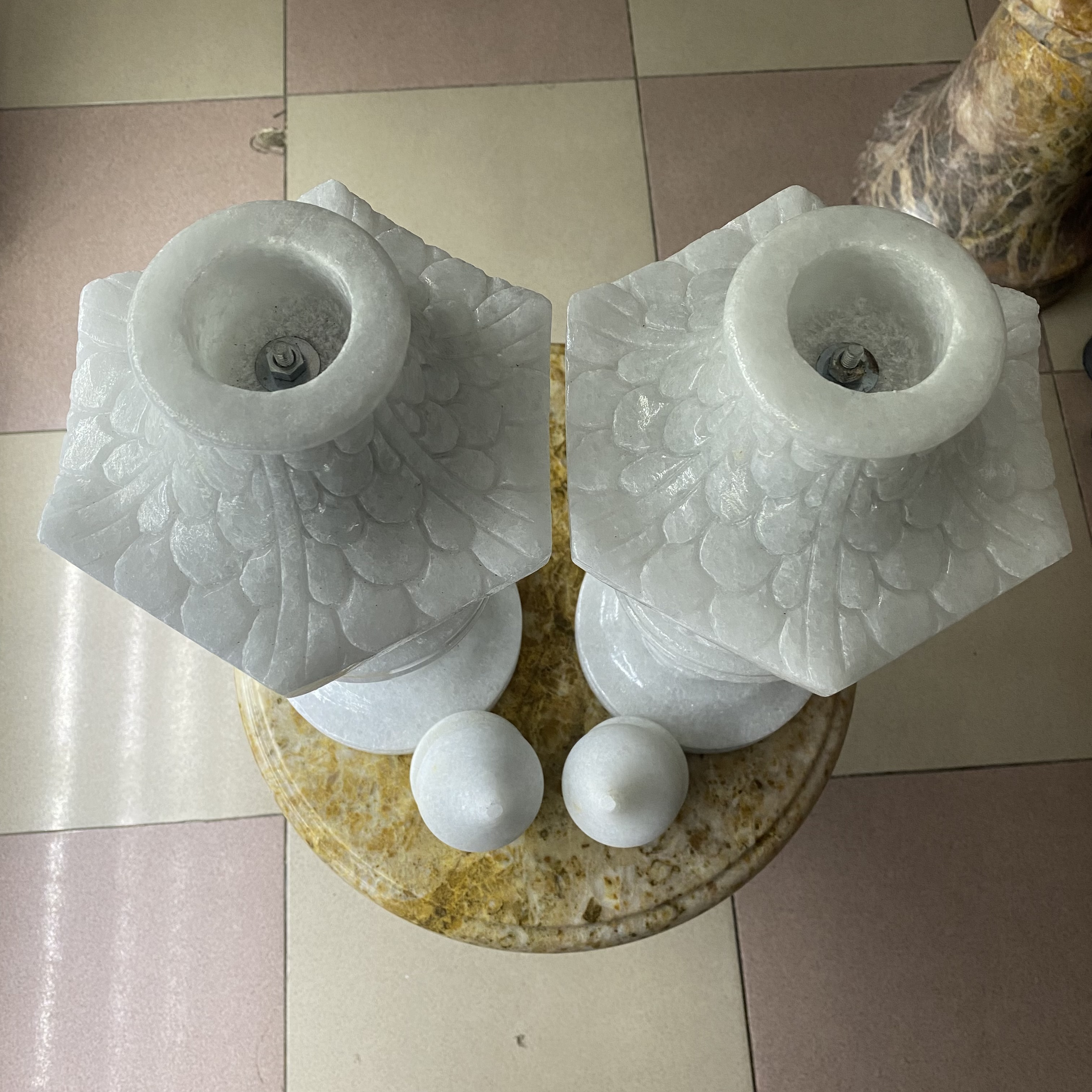 Cặp Đèn Trang Trí, Đèn Thờ, Đèn Mái Chùa Đá Cẩm Thạch Trắng - cao 42cm