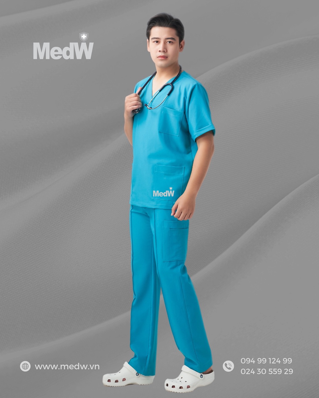 MedW Zeus Scrubs Y Tế (Nam) TEAL Xanh Ngọc Bộ Trang Phục Y Tế Bác Sĩ Điều Dưỡng Thẩm Mỹ Viện Spa Phòng Khám Bệnh Viện Thiết Kế Cách Tân Trang Trọng Không Bám Dính Không Nhăn Mềm Êm Xếp Ly Giữ Dáng Nổi Bật Quay Video Hình Ảnh
