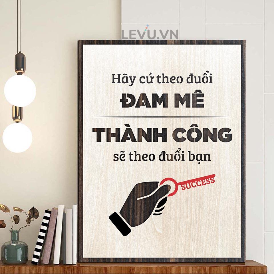 Tranh tạo động lực LEVU LV061 "Hãy theo duổi đam mê thành công sẽ theo đuổi bạn"