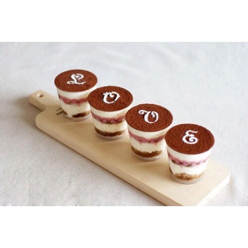 Ly nhựa cứng hàng không kèm nắp đựng bánh tiramisu , mousse, rau câu