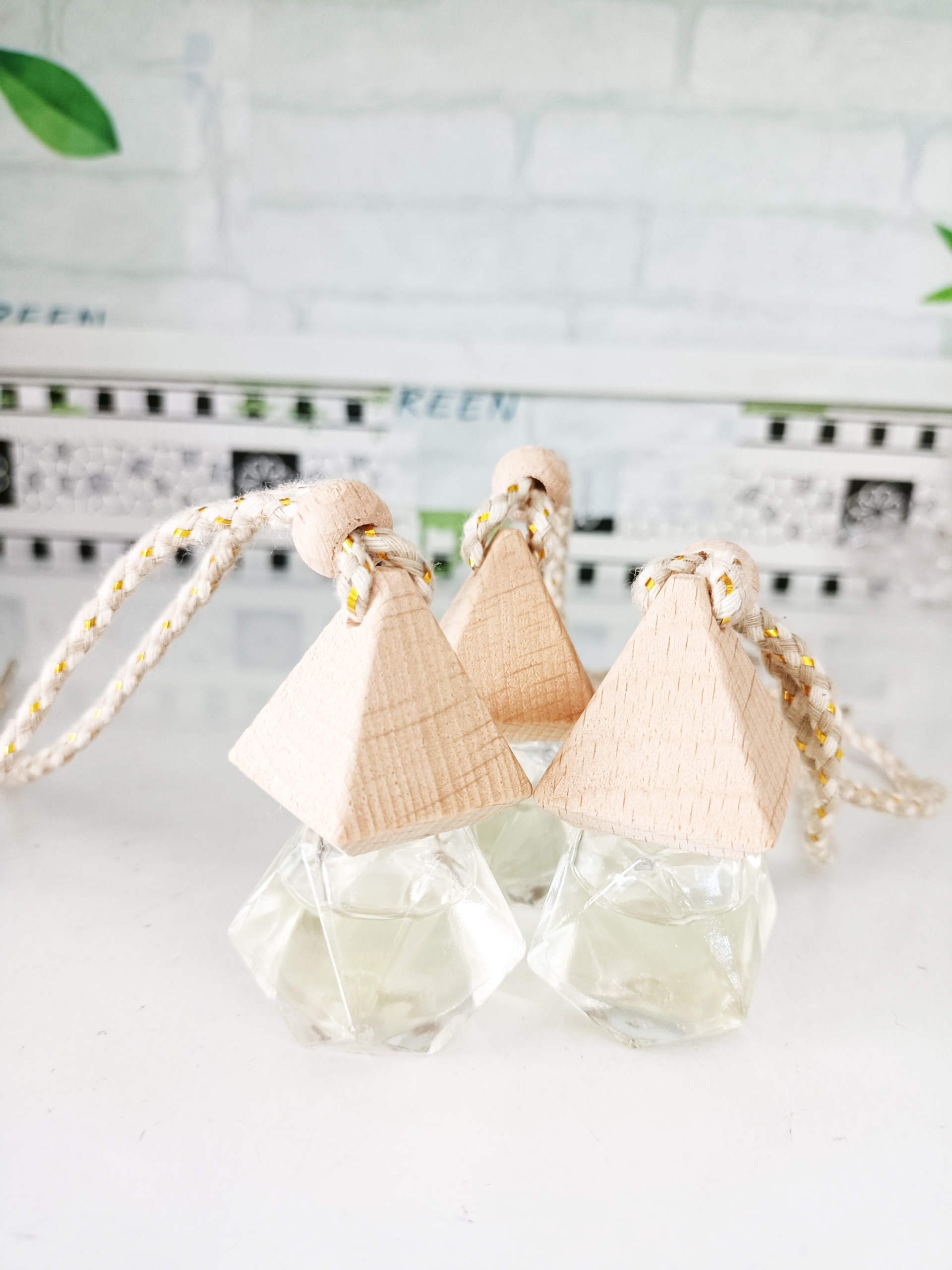 Tinh Dầu Ô Tô, Tinh Dầu Chanh Xả Treo Xe Ô Tô, Treo Phòng, Treo Tủ Áo, Treo Xe Hơi, Làm Thơm, Khử Mùi Xua Đuổi Côn Trùng Hiệu Quả