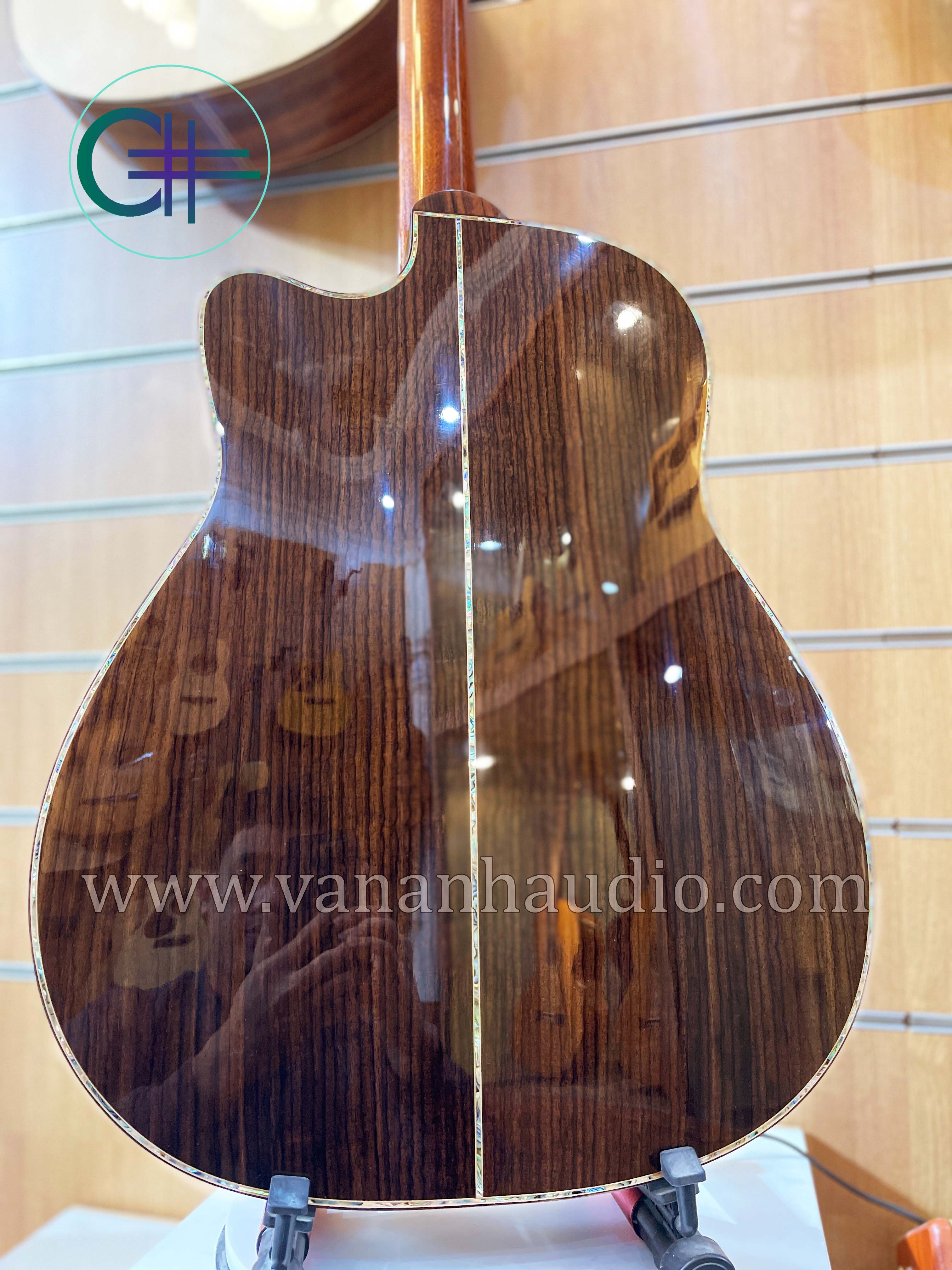 Đàn Guitar Acoustic Custom CL2022 của anh Lê Dũng Sĩ (Khảm trai chữ ký cần đàn)