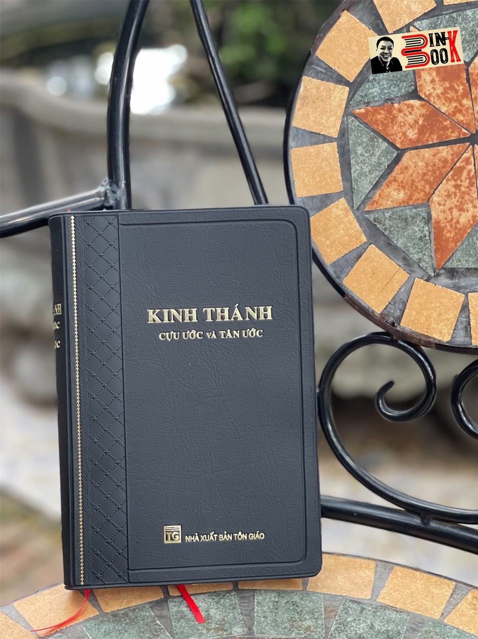 (Bìa ximili màu đen ép nhũ vàng) KINH THÁNH - Bản truyền thống 1925 (Khổ nhỏ 12 x 18 cm) - Bible Society Vietnam - Nhà Xuất Bản Tôn Giáo