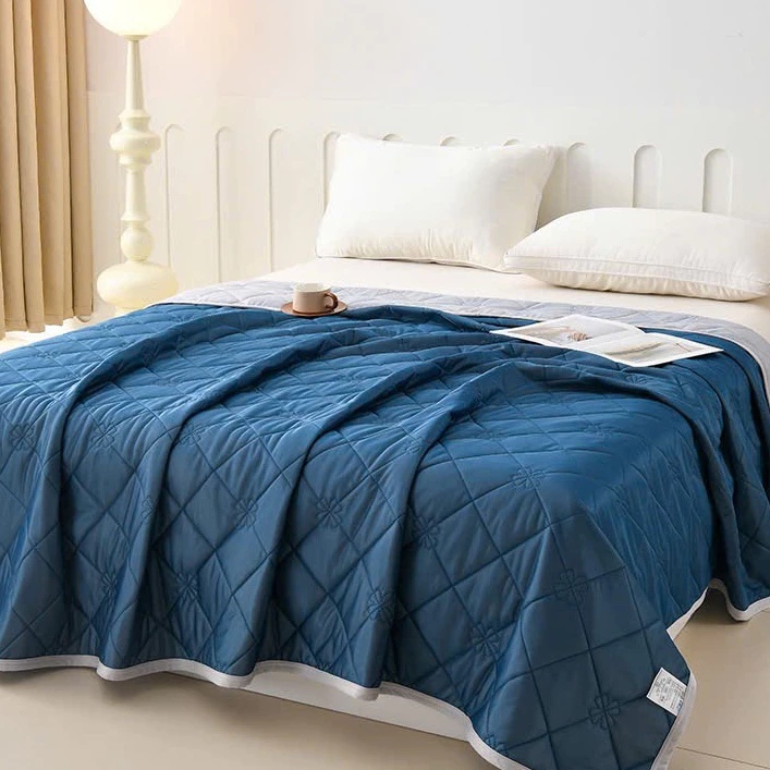 Chăn Hè Vải Lụa Mát Chăn Điều Hòa Mùa Hè Băng Lạnh Cho Một Người Hoặc Đôi Dùng Cho Gia Đình Giặt Máy Chăn Mỏng Mát