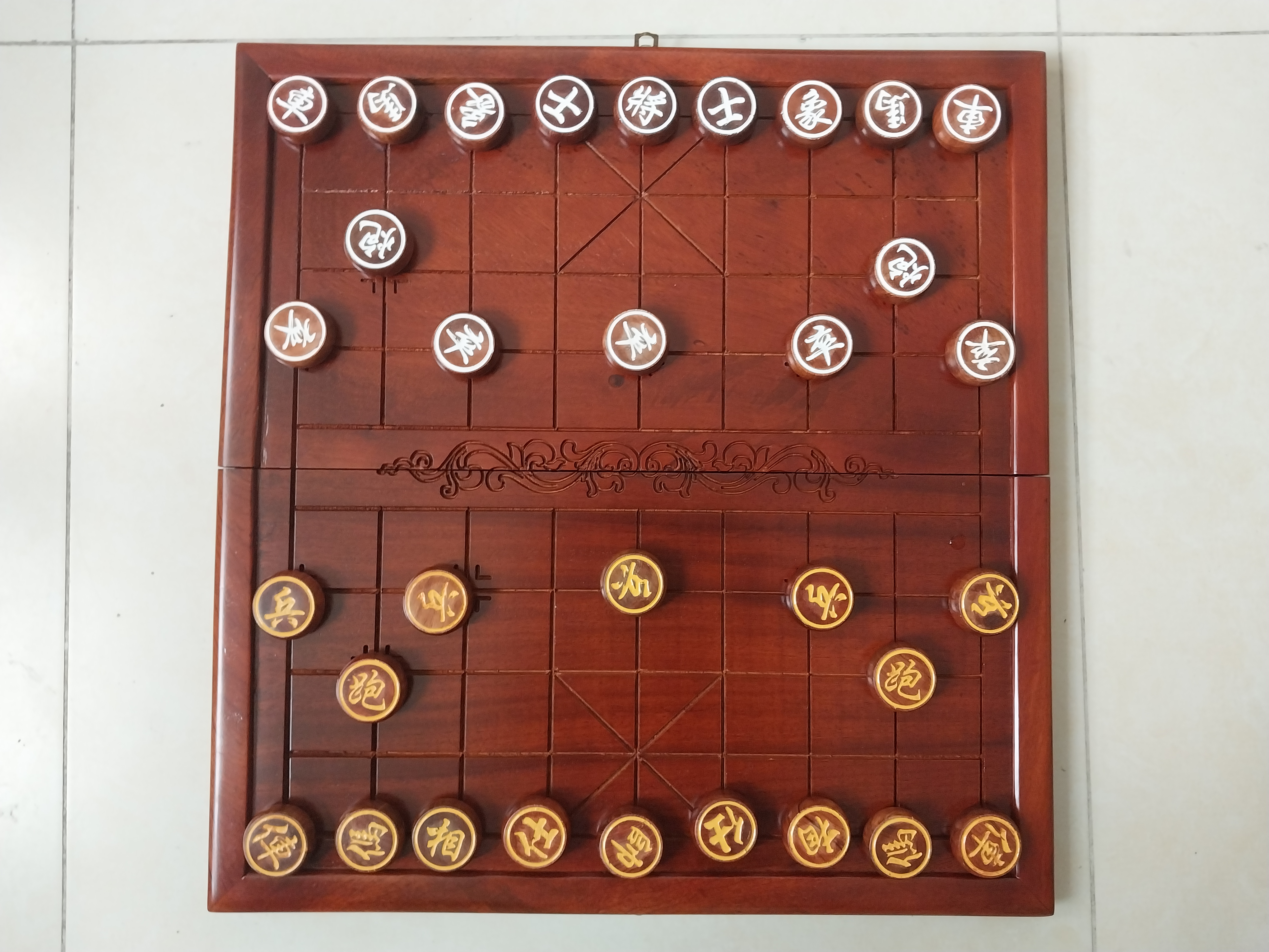 Bộ Cờ Tướng Gỗ Nguyên Khối 48x 52 cm Bàn Gấp . Quân Cờ Gỗ Hương KT 3,8 x 1,5 Cm