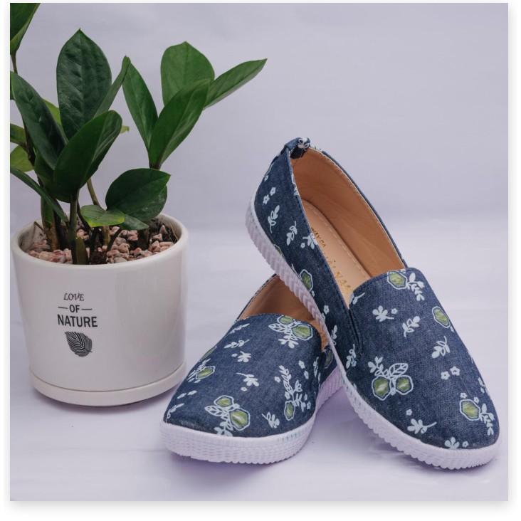 GIÀY LƯỜI JEAN HỌA TIẾT HOA LÁ