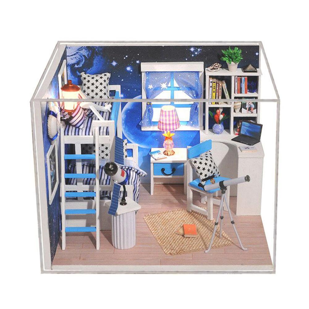 Nhà búp bê thu nhỏ với đồ nội thất và đèn LED tự làm