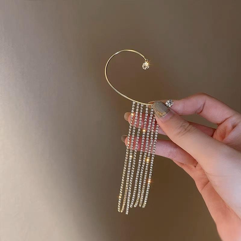 Khuyên tai gài 1 bên - Arora boutique