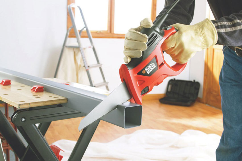 Máy Cưa Gỗ Và Sắt Cầm Tay Black+Decker New 2017 KS880EC - Tặng Kèm 2 Lưỡi Cưa Gỗ và Cưa Sắt