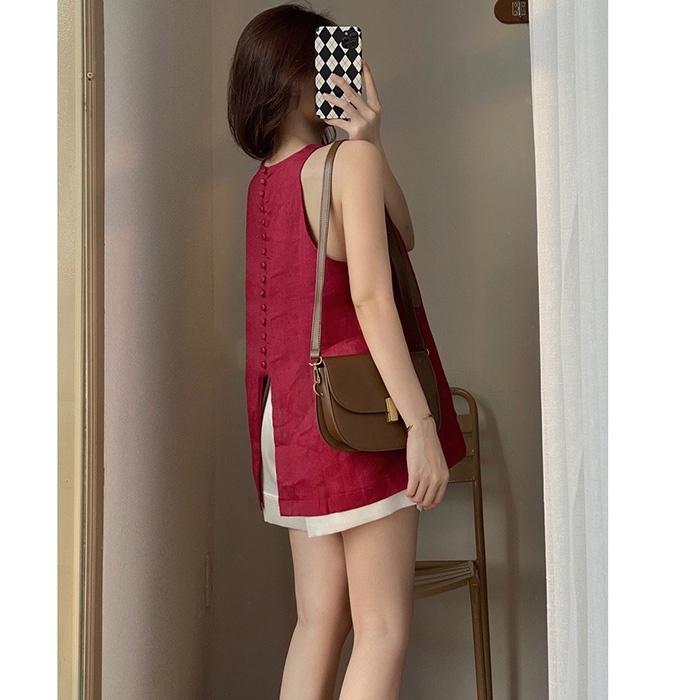 Set áo yếm và quần sort linen phối nút xẻ sau trẻ trung