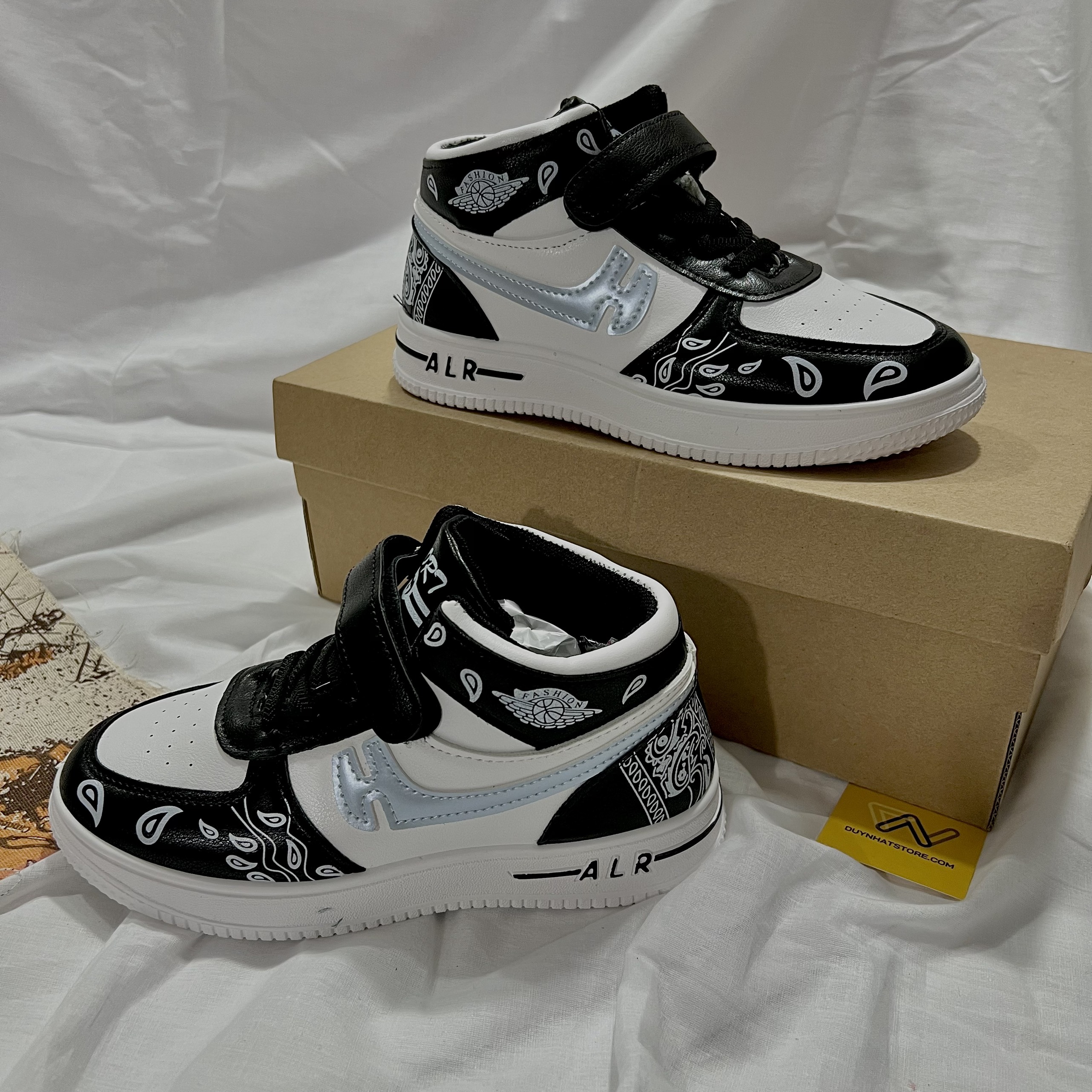 Giày Thể Thao Bé Trai Gái Trắng Đen Cổ Cao Duy Nhật Store Size Lớn Nhiều Màu Bonsai Uzzang Đẹp Đế Cao Êm Sneaker Bata