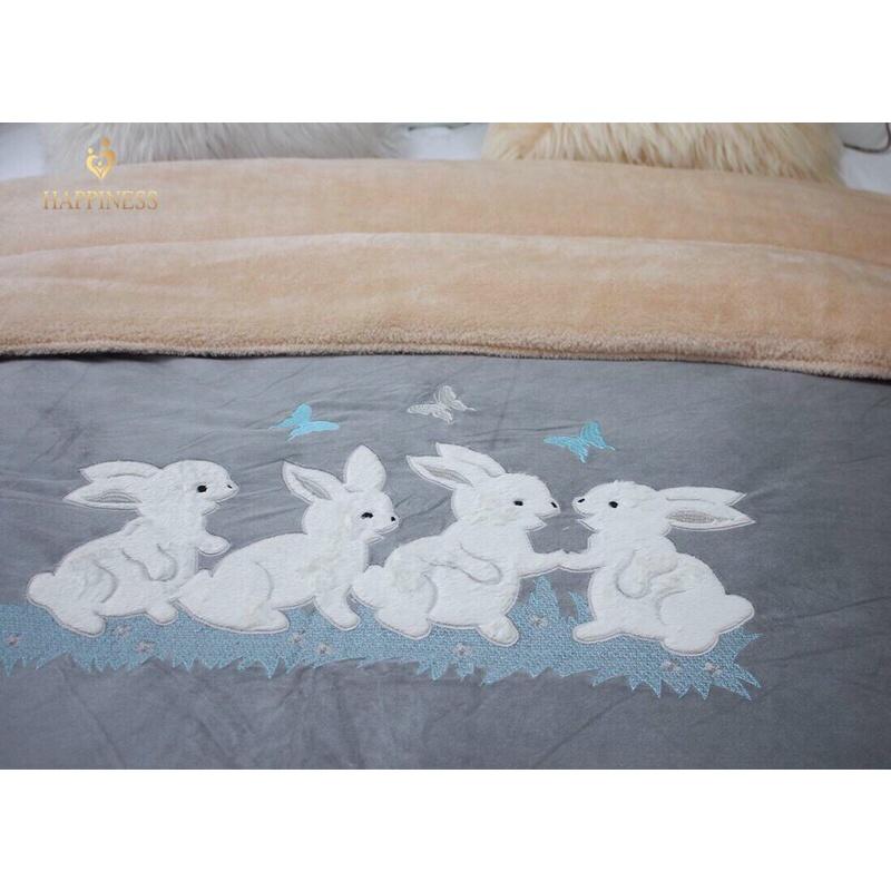 Chăn lông thỏ thêu happiness 2mx2m3