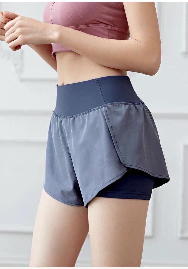 Quần short 2 lớp nữ chấm bi