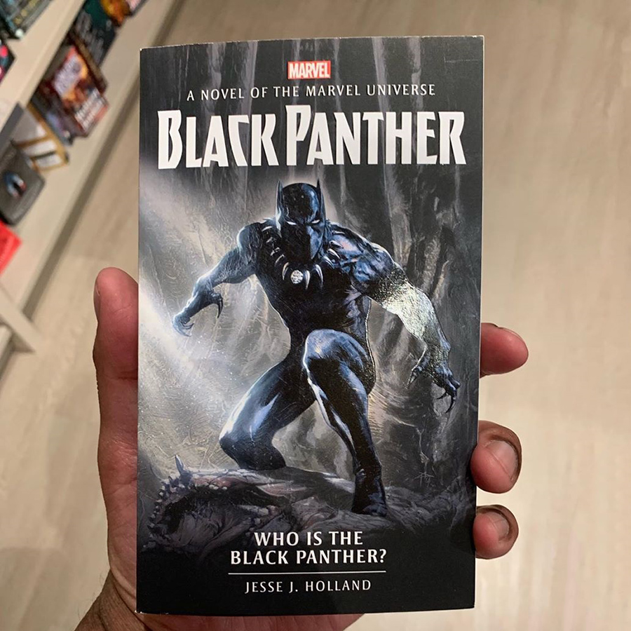 [Hàng thanh lý miễn đổi trả] Who is the Black Panther ? (A Novel of The Marvel Universe)