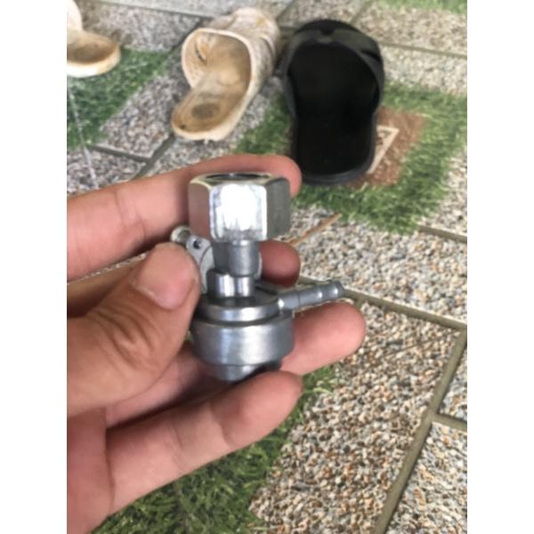 Khoá binh xăng, khoá nhiên liệu máy phát điện 2,5 - 5kw