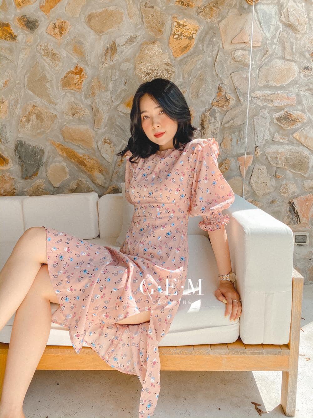 Đầm hồng hoa nhí xẻ tà Mee Dress Gem Clothing SP006166