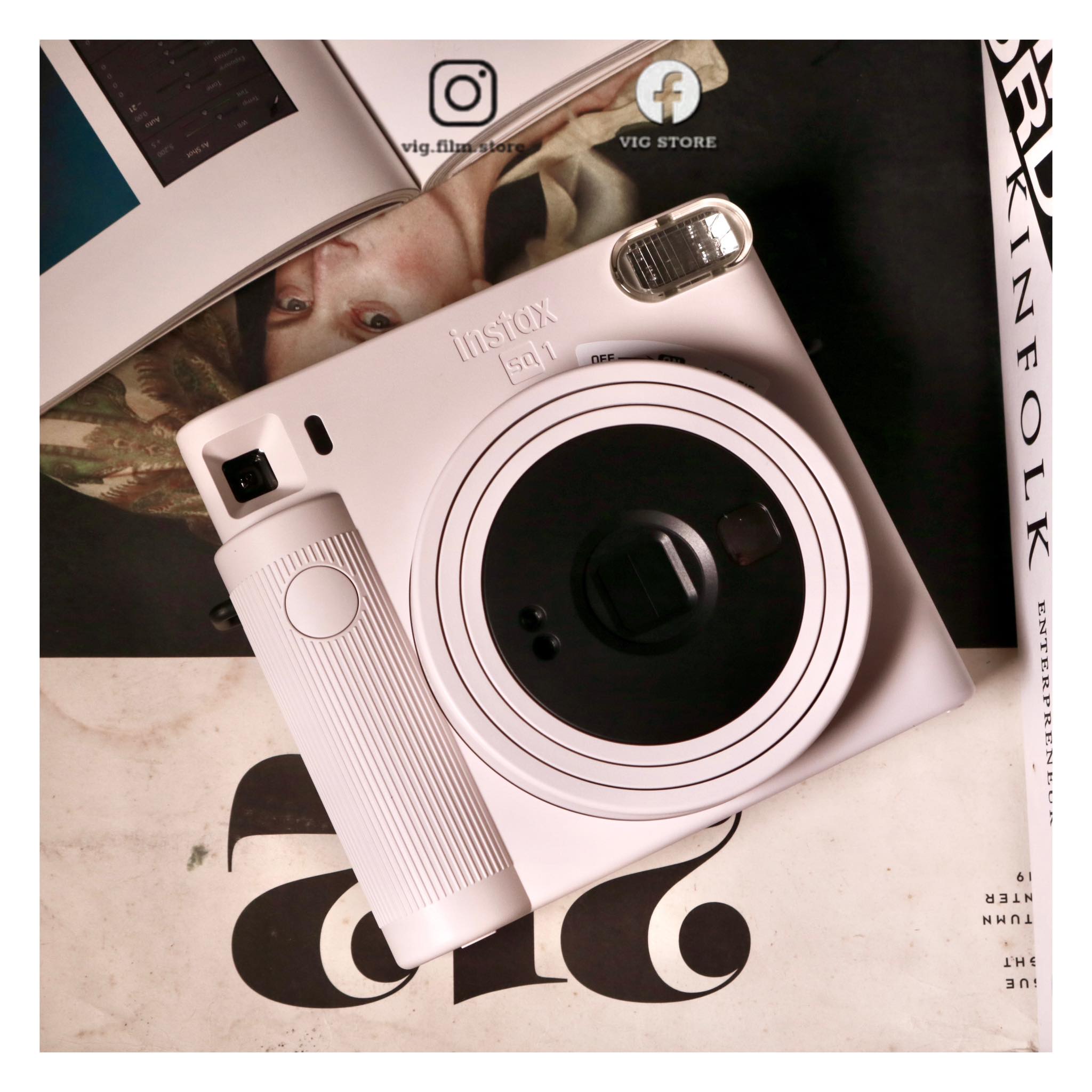 Máy ảnh chụp lấy liền Instax