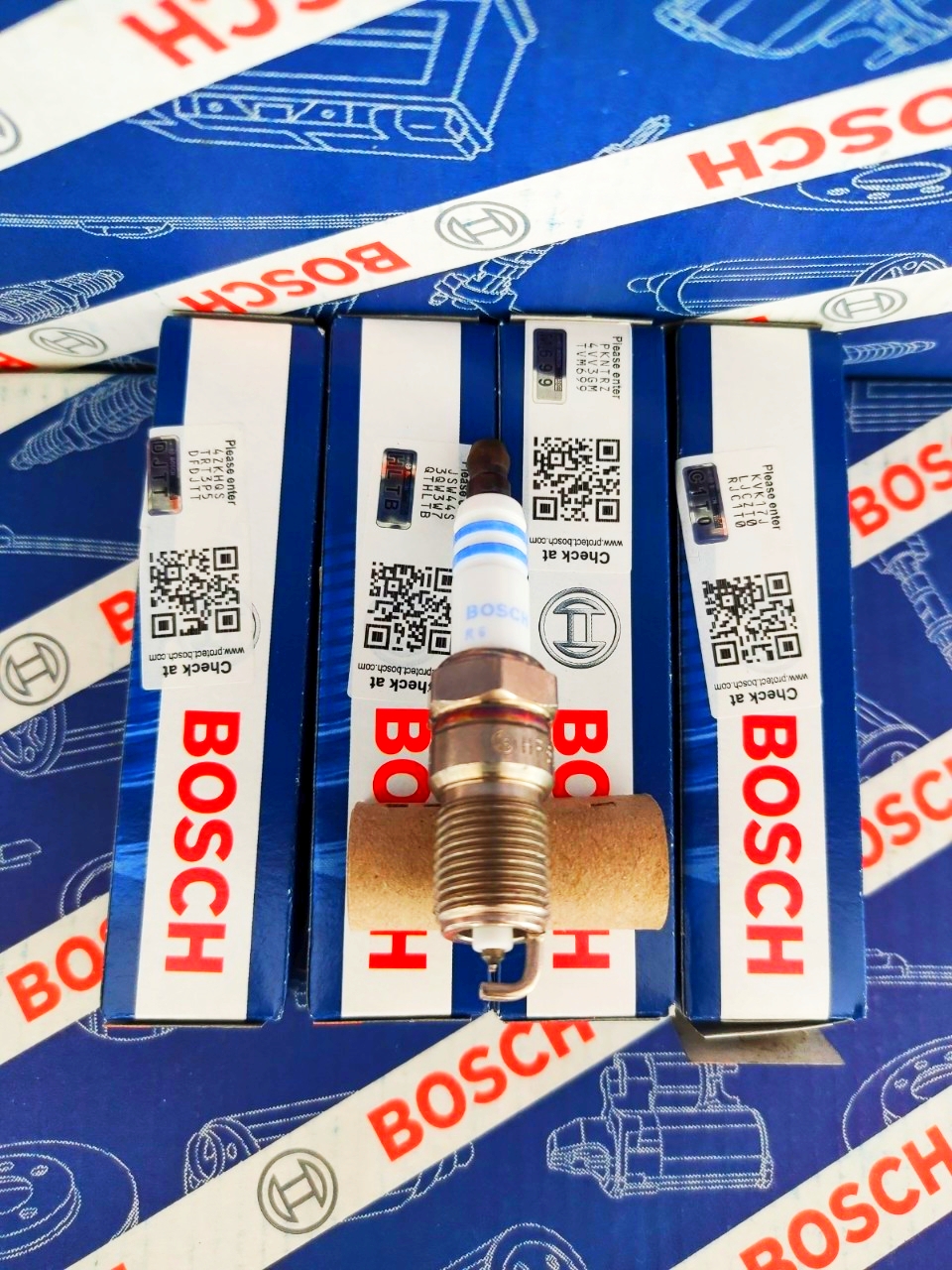Bugi Bosch Chân Côn Ngắn Ford Escape Mondeo Focus Mazda 6 - HR7KPP33+