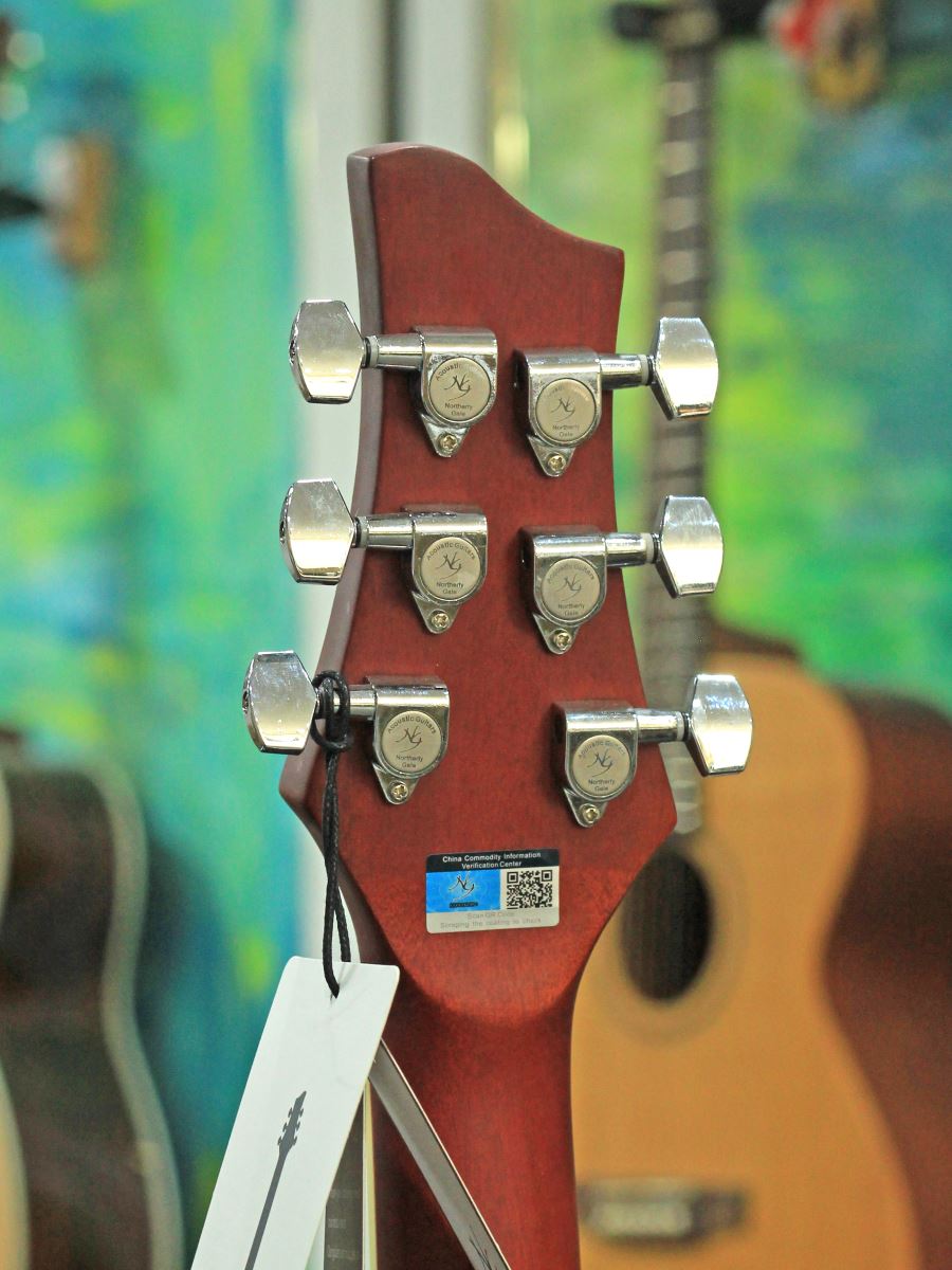 Đàn Guitar Acoustic NG-RED có tích hợp sẵn EQ