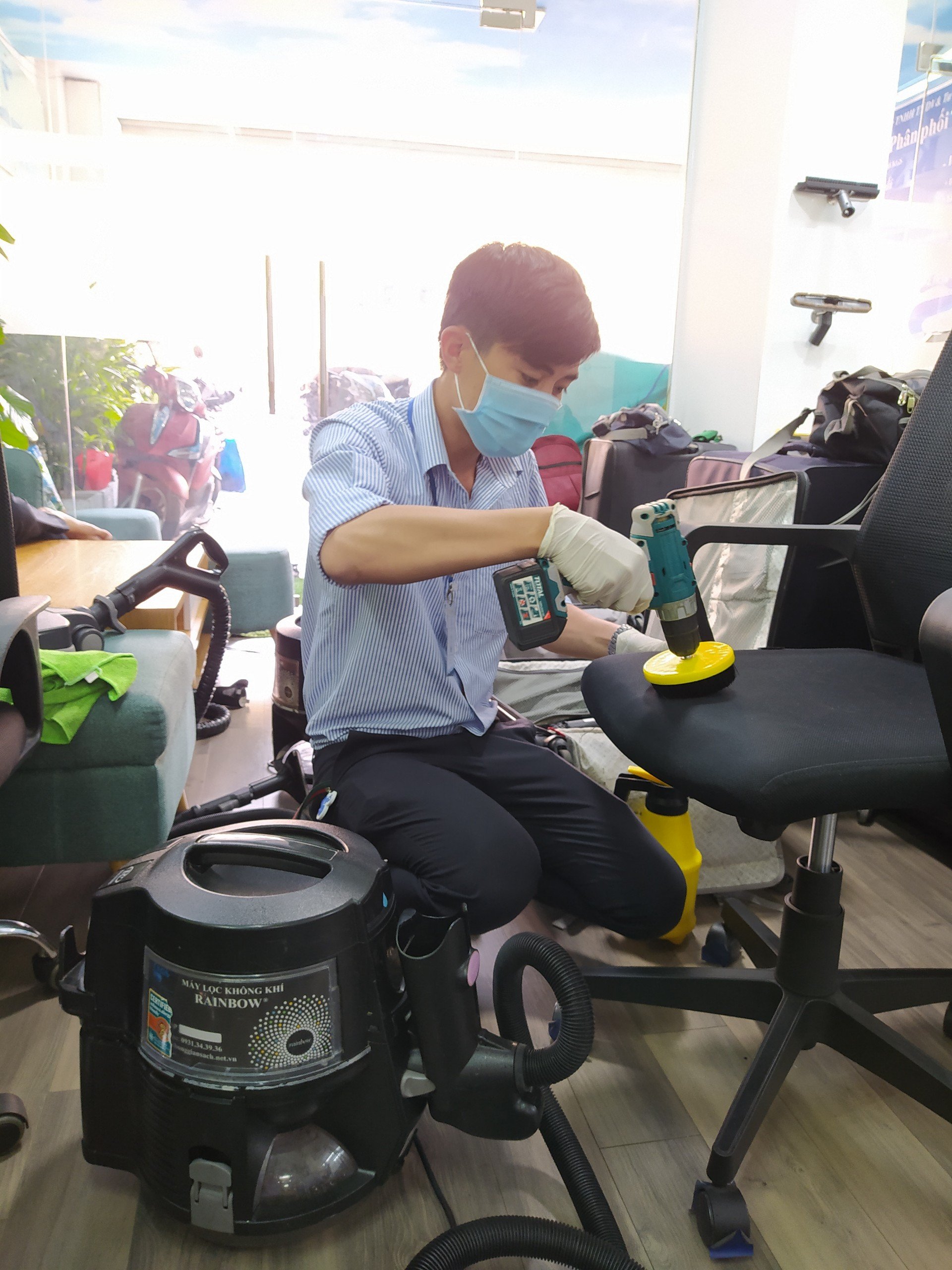 Không Gian Sạch - Dịch Vụ Vệ Sinh Ghế - Tổng đài 18006248
